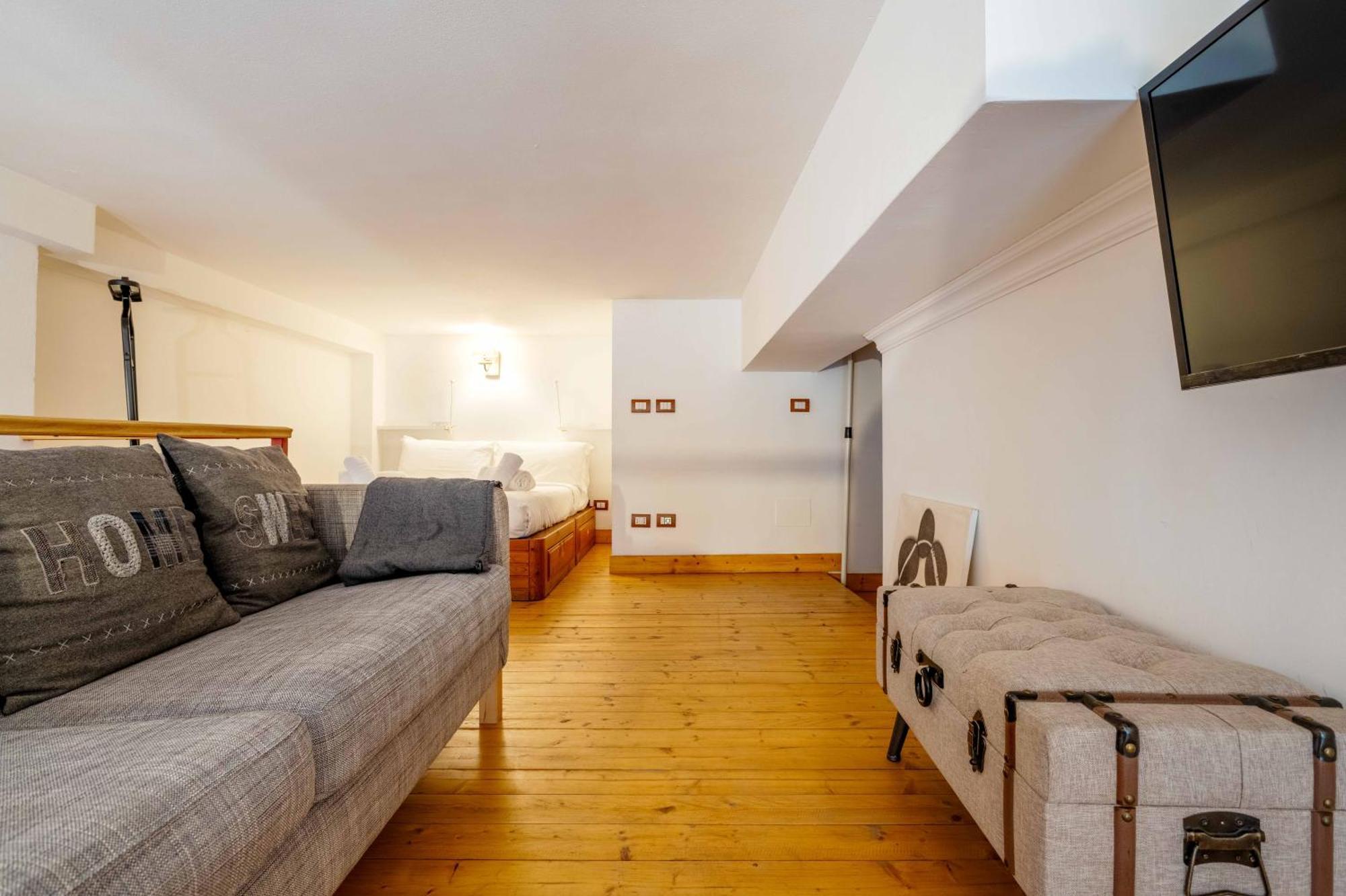 One Bedroom Apartment With Terrace Near Duomo Milan Exterior photo