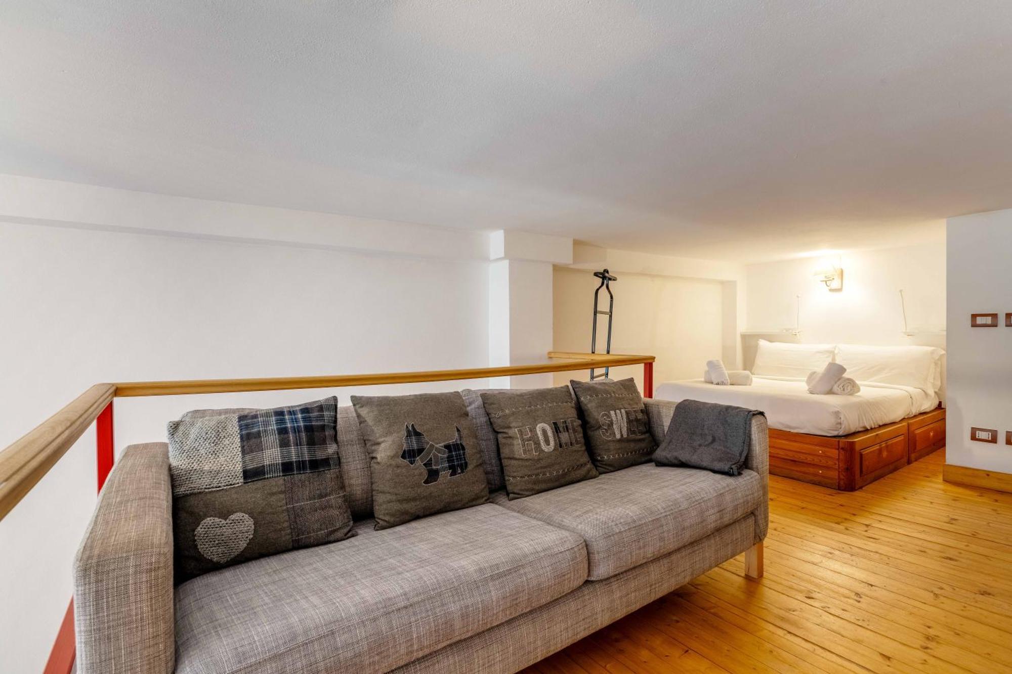 One Bedroom Apartment With Terrace Near Duomo Milan Exterior photo
