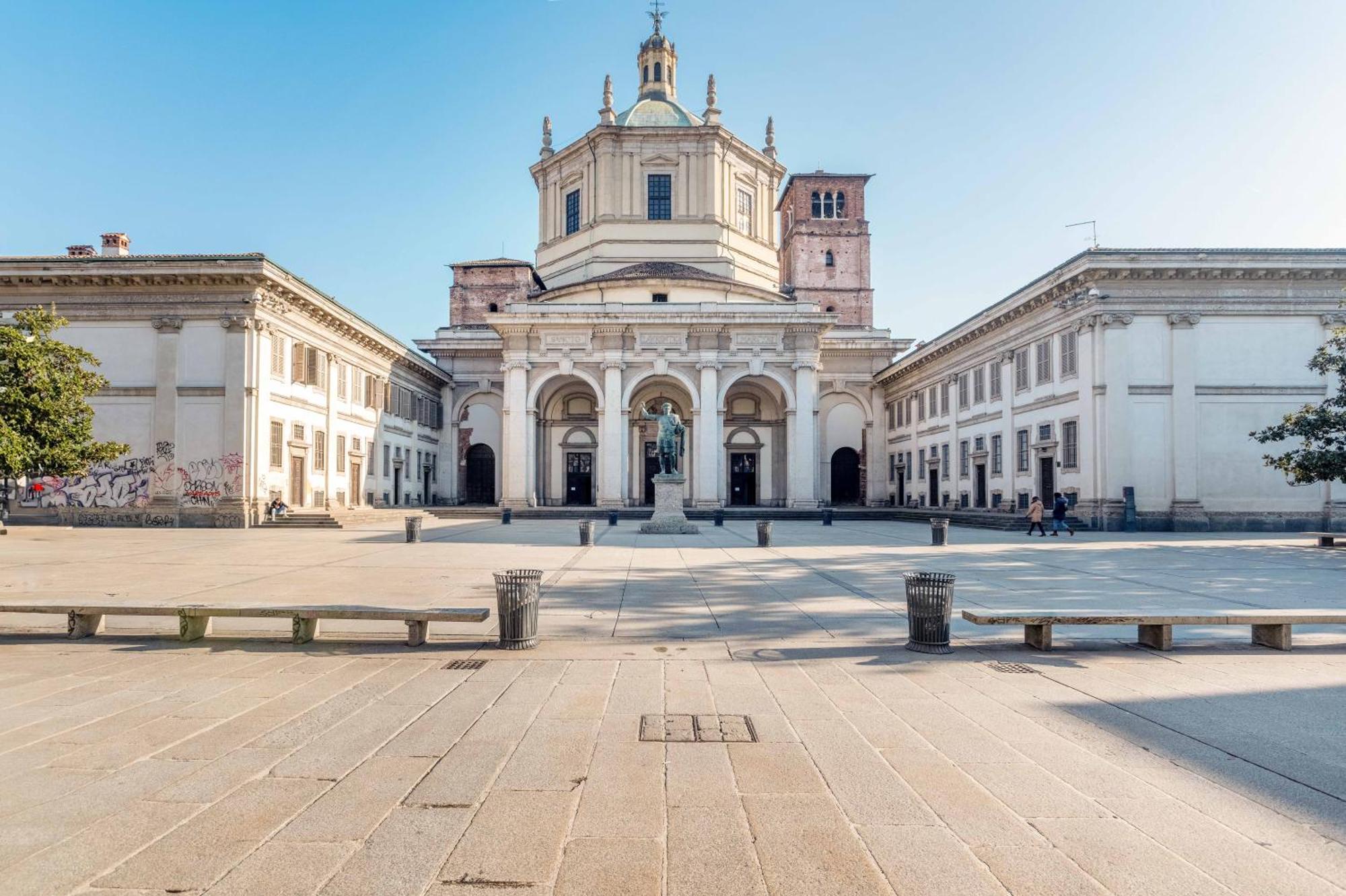 One Bedroom Apartment With Terrace Near Duomo Milan Exterior photo